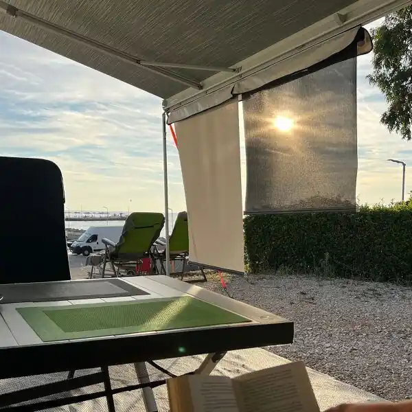 Objednejte nyní | Rolovací sluneční clona Peggy Peg SunBreak
